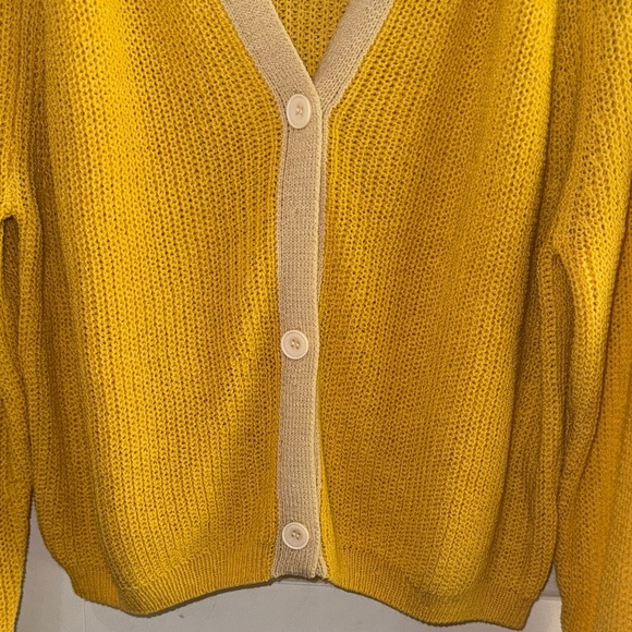 Chic Yellow Women's Cardigan Sweater - Picture 3 of 6